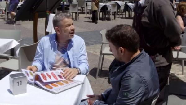 Un restaurante de la Plaza Mayor de Madrid se niega a dar de comer a Chicote para que no les critique