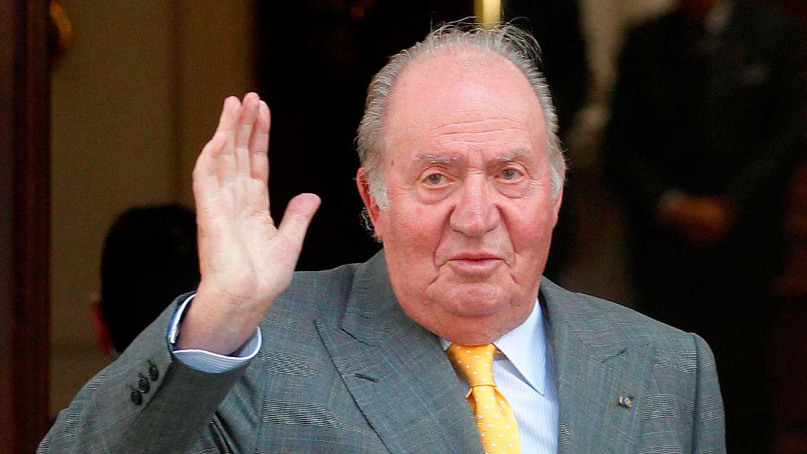 El rey Juan Carlos comunica al rey Felipe su decisión de abandonar España