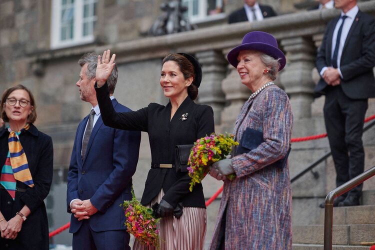 El principe heredero y la princesa heredera de Dinamarca asisten a la inauguracion de Folketing 2020 - La Reina de Dinamarca asiste a la inauguración de Folketing 2020