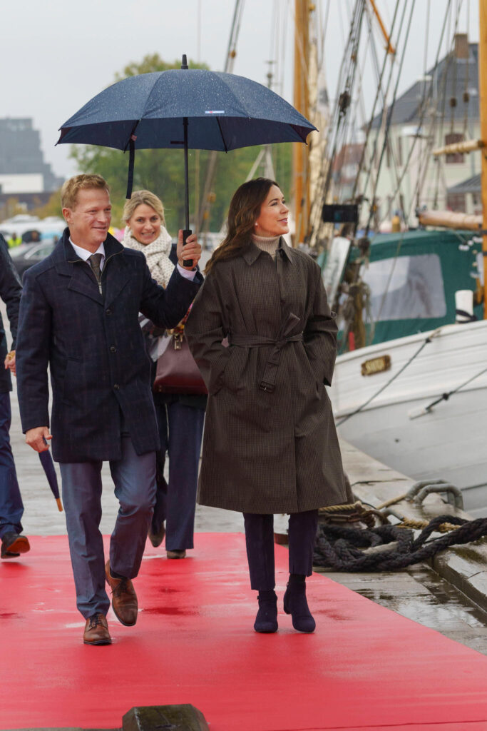 La princesa heredera Mary de Dinamarca celebra el 50 aniversario del nuevo puente Little Belt portada 683x1024 - La princesa heredera Mary de Dinamarca celebra el 50 aniversario del nuevo puente Little Belt