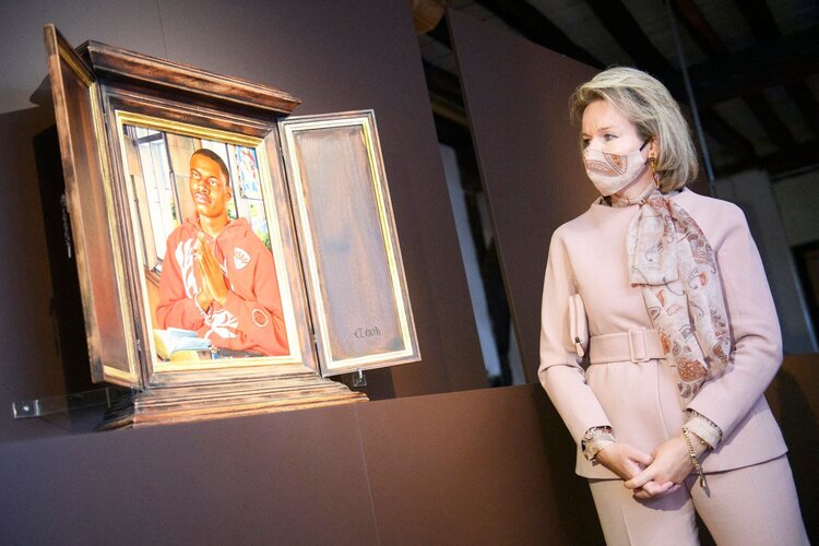 La reina Mathilde de Belgica visita la exposicion Memling Now 4 - La reina Mathilde de Bélgica visita la exposición Memling Now