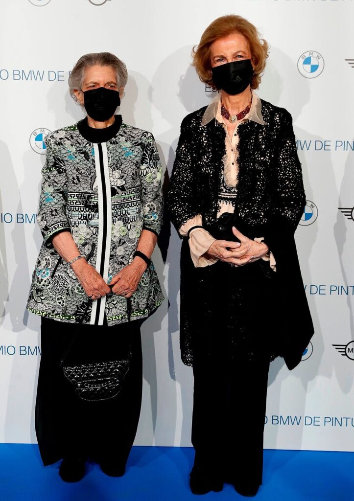 La reina Sofia y la princesa Irene asisten a los premios BMW Paint 1 723x1024 - La reina Sofía y la princesa Irene asisten a los premios BMW Paint