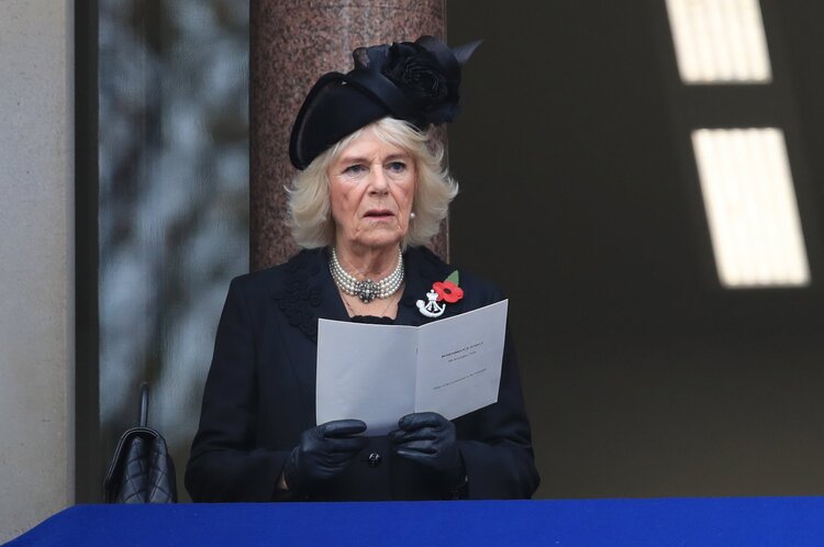 camilla02 - La reina Isabel II y la familia real asisten al Servicio Nacional de Recuerdo 2020
