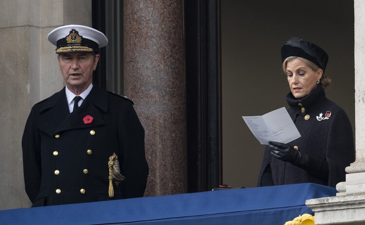 sophie02 - La reina Isabel II y la familia real asisten al Servicio Nacional de Recuerdo 2020
