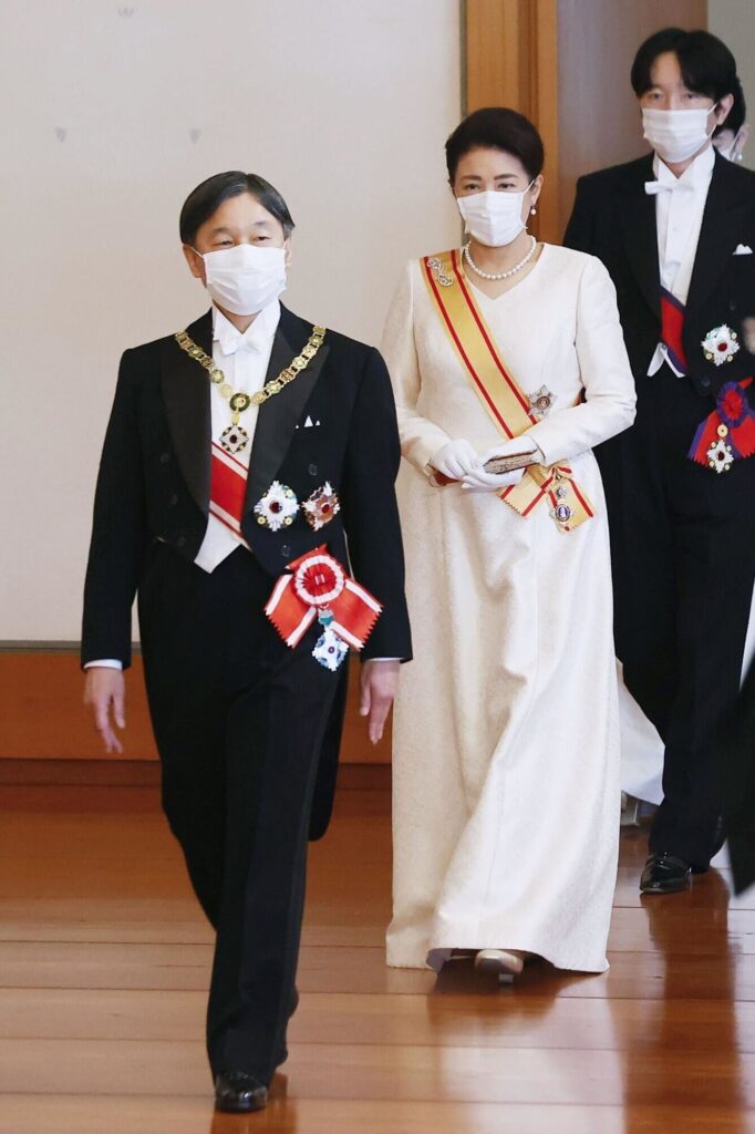El emperador y la emperatriz de Japon organizan la recepcion de Ano Nuevo 2021 1 682x1024 - El emperador y la emperatriz de Japón organizan la recepción de Año Nuevo 2021