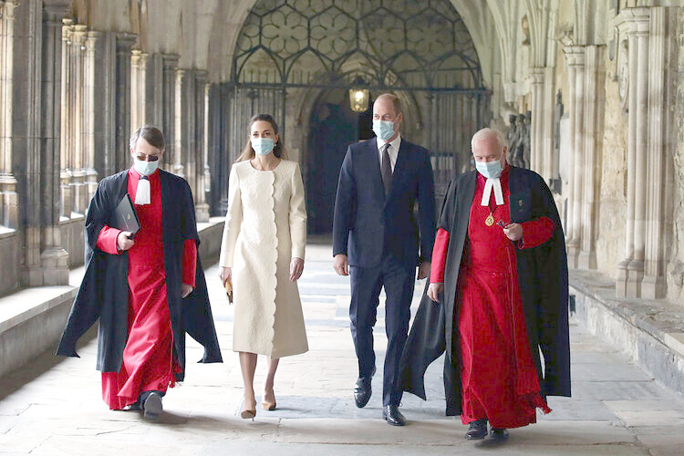 Los duques de Cambridge visitan el centro de vacunación de la Abadía de Westminster