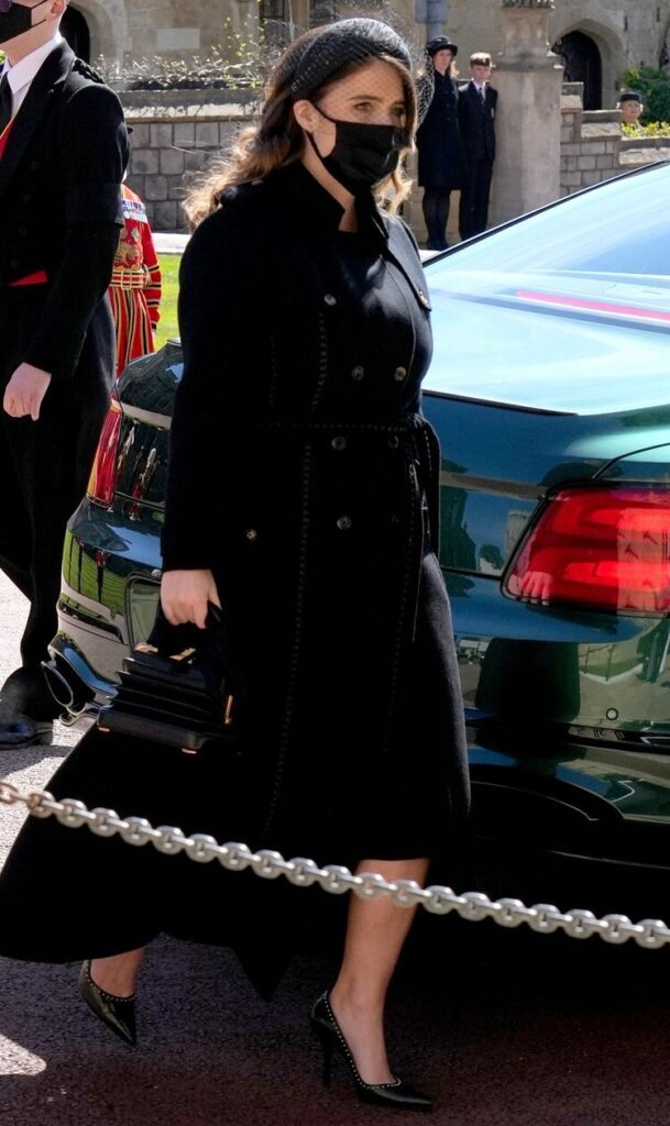 La princesa Eugenia asiste al funeral del principe Felipe de Edimburgo 1 609x1024 - El funeral del príncipe Felipe de Edimburgo