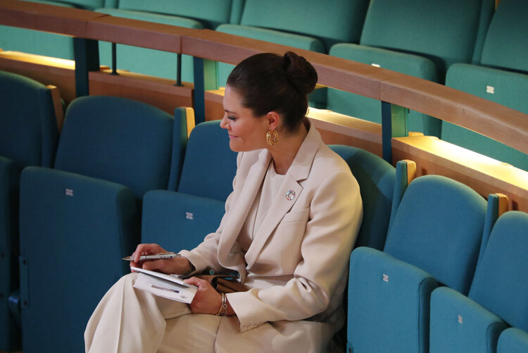 La princesse Victoria de Suède lors du sommet du prix Nobel dans l’auditorium Aula Magna de l’université de Stockholm en Suède, le 27 avril 2021.