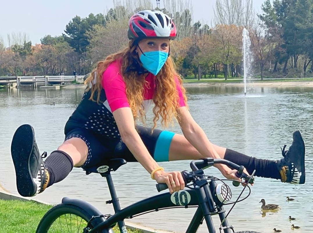 Maria Castro en bicicleta