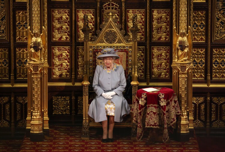 La reina Isabel II asiste a la inauguración estatal del Parlamento 2021