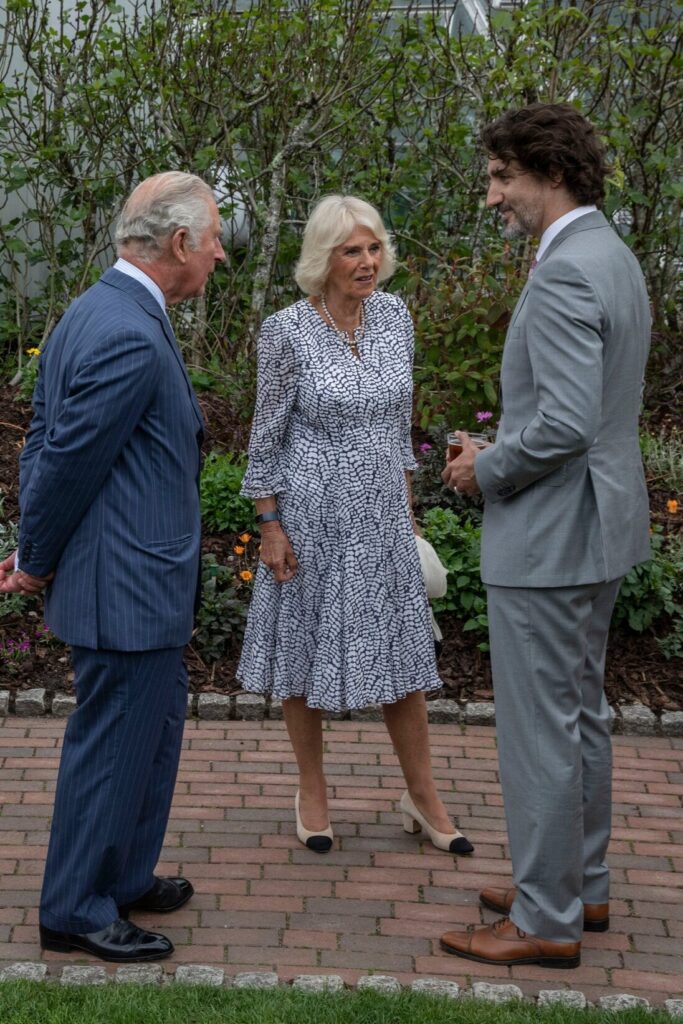 El Principe de Gales y la Duquesa de Cornualles asisten a la recepcion del G7 683x1024 - El Príncipe de Gales y la Duquesa de Cornualles asisten a la recepción del G7