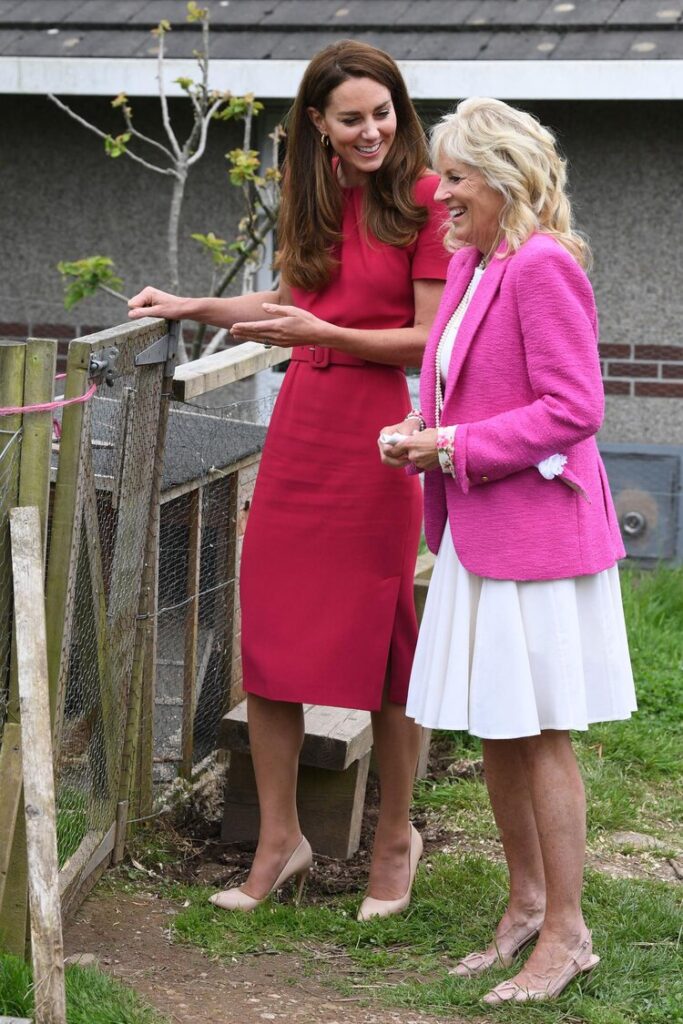 La duquesa de Cambridge y la Dra. Jill Biden visitan una escuela primaria en Cornwall 4 683x1024 - La duquesa de Cambridge y la Dra. Jill Biden visitan una escuela primaria en Cornwall
