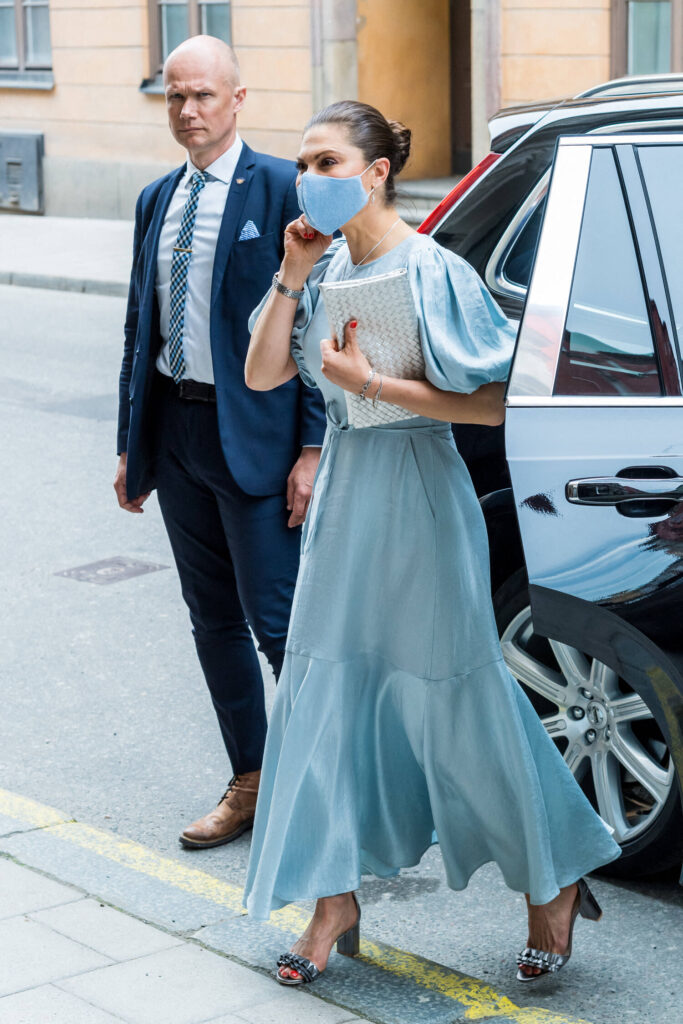 La princesse Victoria de Suède arrive à la cérémonie de remise du prix littéraire Astrid Lindgren Memorial Award 2021 à la Maison de la culture de Nalen à Stockholm, le 31 mai 2021.