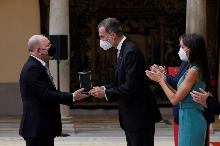 Los Reyes entregan la Medalla de Oro al Mérito en las Bellas Artes