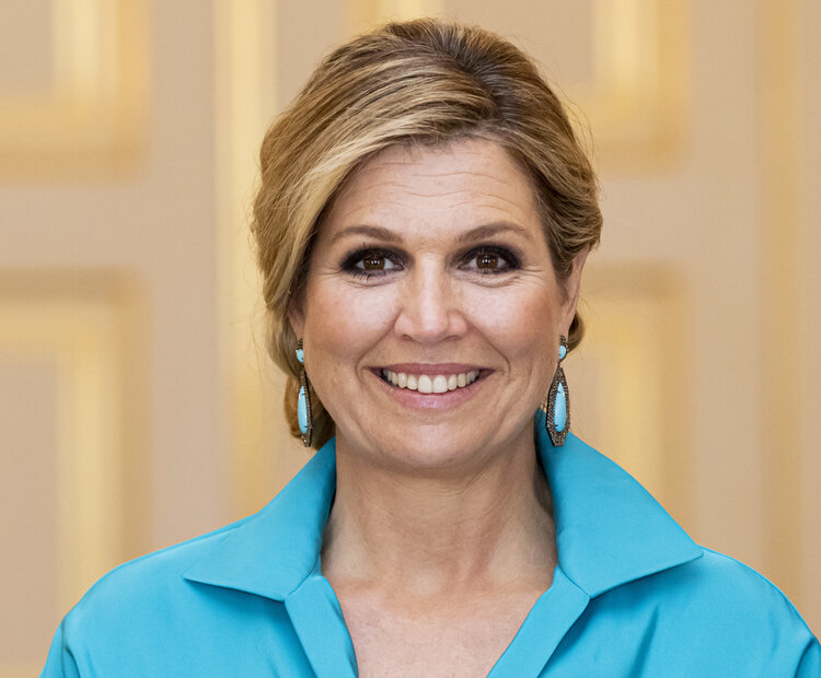 Queen Maxima presents the Apples of Orange. The prizes went to three winners who are committed to psychologically vulnerable people, namely Ixta Noa, Vriendendiensten and the Expertise Center Education Care Saba.