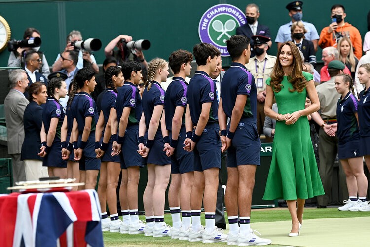 Los duques de Cambridge asisten a la final de singles femeninos de Wimbledon 2021 11 - Los duques de Cambridge asisten a la final femenina de Wimbledon 2021