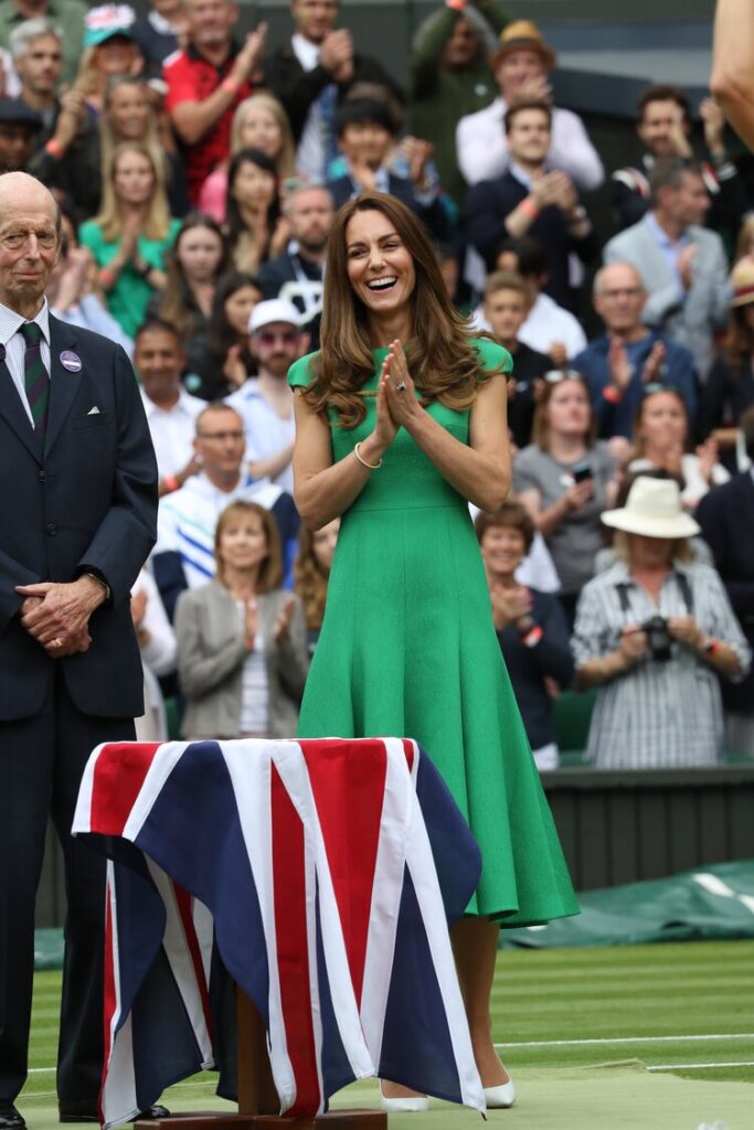 Los duques de Cambridge asisten a la final de singles femeninos de Wimbledon 2021 16 683x1024 - Los duques de Cambridge asisten a la final femenina de Wimbledon 2021