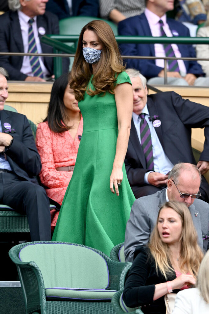 Los duques de Cambridge asisten a la final de singles femeninos de Wimbledon 2021 2 683x1024 - Los duques de Cambridge asisten a la final femenina de Wimbledon 2021
