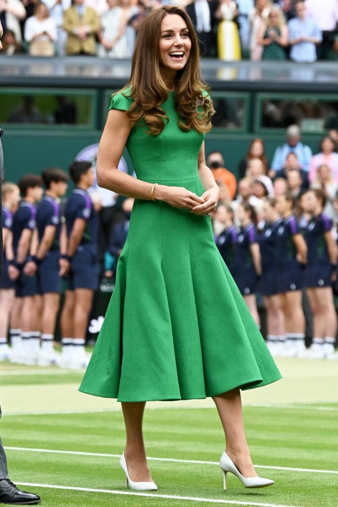Los duques de Cambridge asisten a la final de singles femeninos de Wimbledon 2021 7 683x1024 - Los duques de Cambridge asisten a la final femenina de Wimbledon 2021