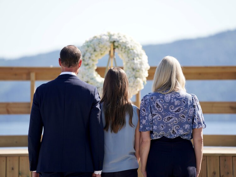 El 22 de julio de 2021 es el décimo aniversario de los ataques terroristas contra la oficina del gobierno en Oslo y en la isla de Utøya. Los miembros de la Familia Real Noruega asistieron a varios eventos conmemorativos durante el día.