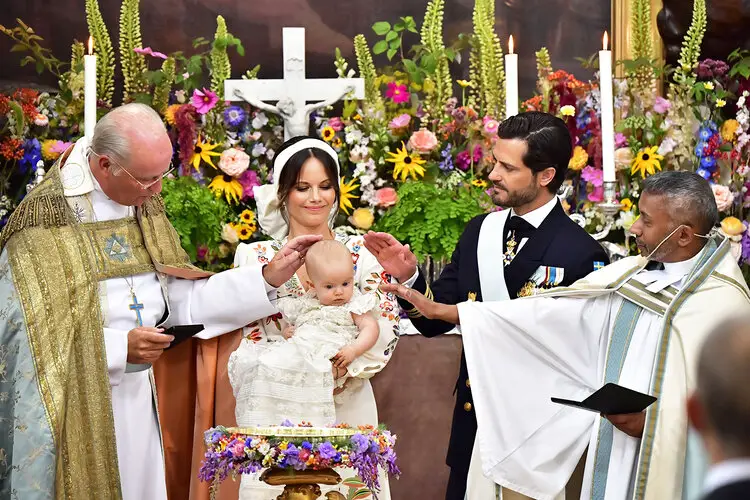 El principe Carl Philip y la princesa Sofia asisten al bautizo del principe Julian de Suecia 0005 - El bautizo del príncipe Julián de Suecia