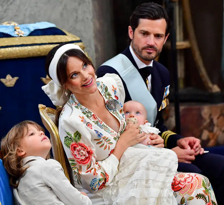 El principe Carl Philip y la princesa Sofia asisten al bautizo del principe Julian de Suecia 0006 - El bautizo del príncipe Julián de Suecia