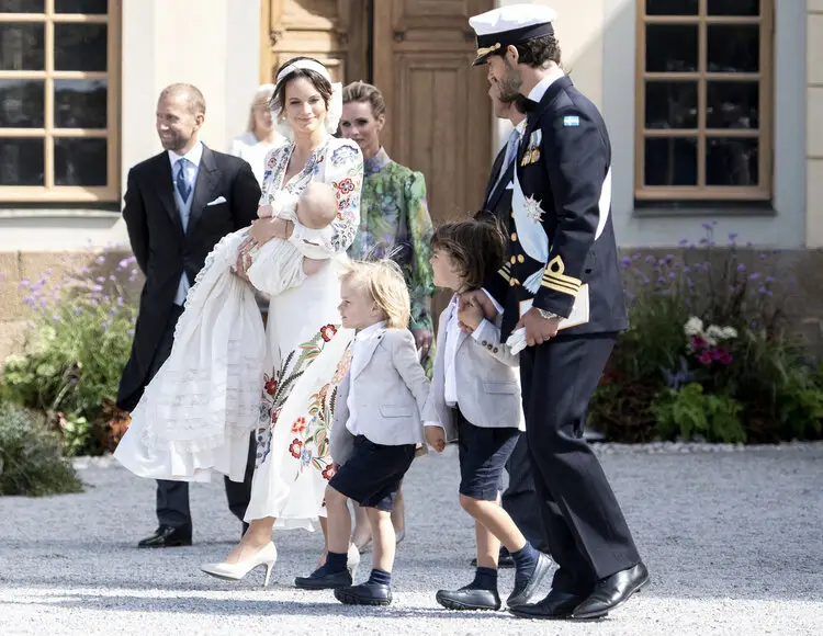 El principe Carl Philip y la princesa Sofia asisten al bautizo del principe Julian de Suecia 0008 - El bautizo del príncipe Julián de Suecia