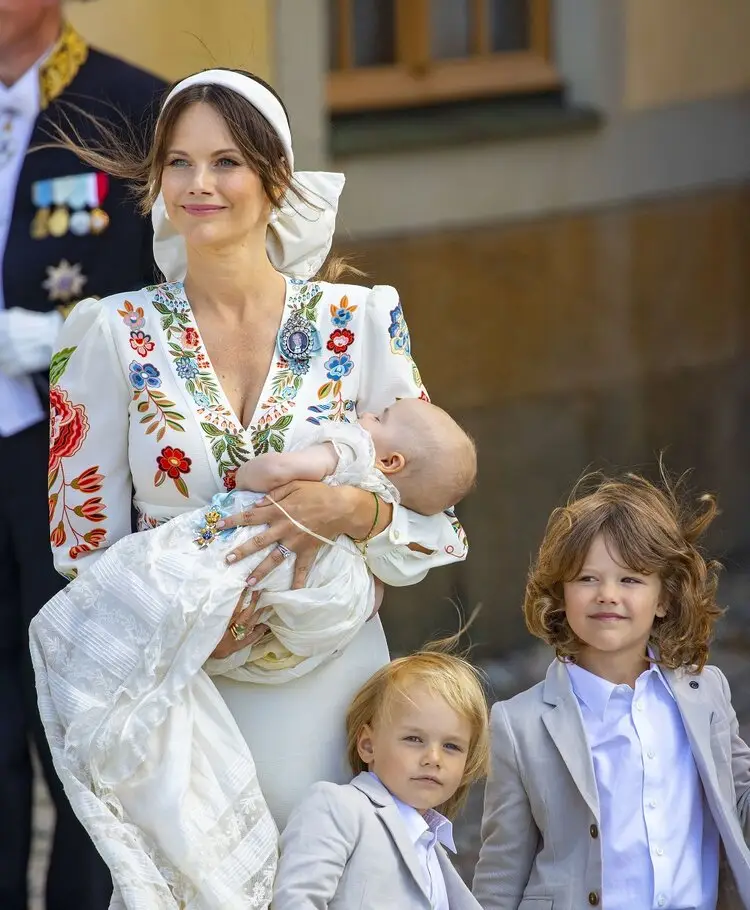 El principe Carl Philip y la princesa Sofia asisten al bautizo del principe Julian de Suecia 0014 - El bautizo del príncipe Julián de Suecia