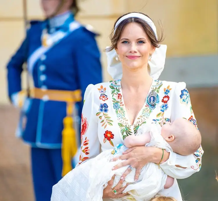 El principe Carl Philip y la princesa Sofia asisten al bautizo del principe Julian de Suecia 0015 - El bautizo del príncipe Julián de Suecia