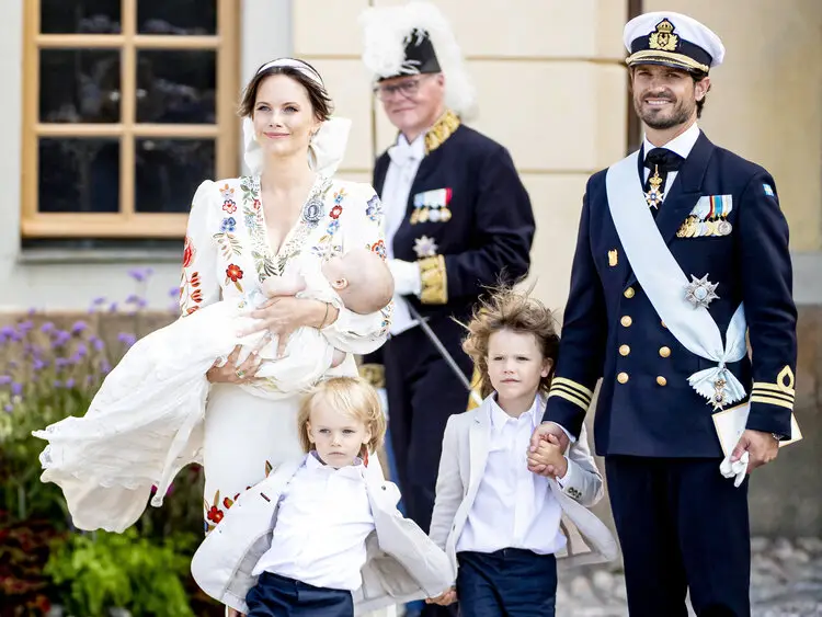 El principe Carl Philip y la princesa Sofia asisten al bautizo del principe Julian de Suecia 0017 - El bautizo del príncipe Julián de Suecia