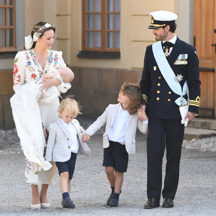 El principe Carl Philip y la princesa Sofia asisten al bautizo del principe Julian de Suecia 0018 - El bautizo del príncipe Julián de Suecia