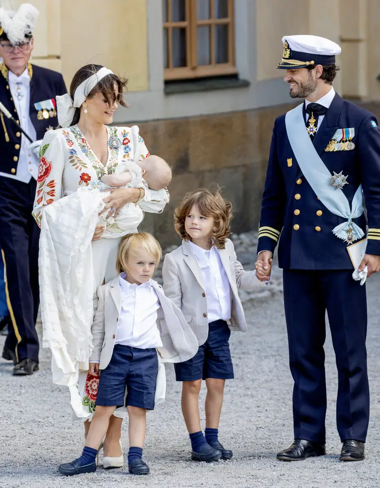 El principe Carl Philip y la princesa Sofia asisten al bautizo del principe Julian de Suecia 0019 - El bautizo del príncipe Julián de Suecia