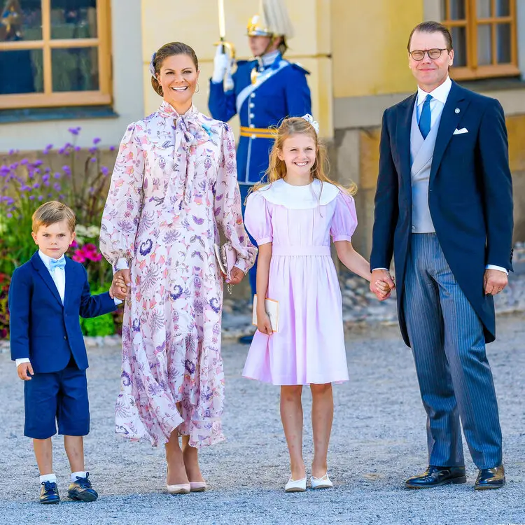 La princesa heredera Victoria y el principe Daniel asisten al bautizo del principe Julian 0010 - El bautizo del príncipe Julián de Suecia