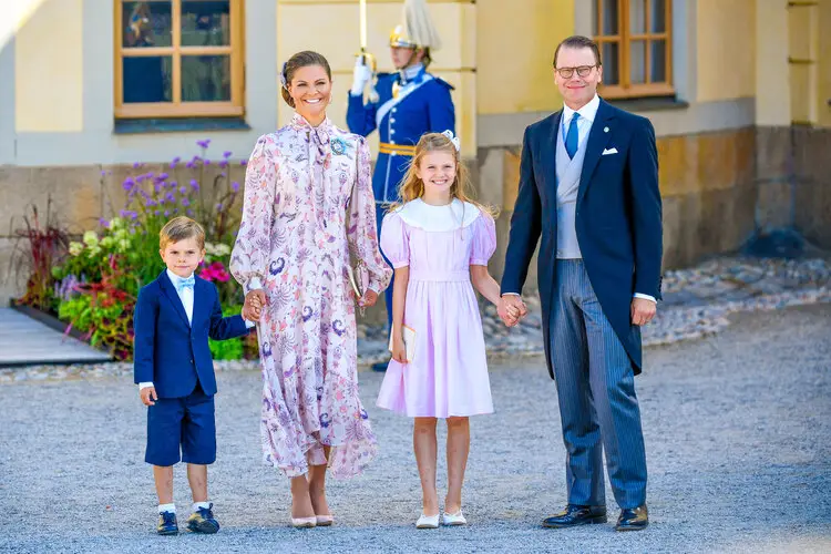 La princesa heredera Victoria y el principe Daniel asisten al bautizo del principe Julian 0011 - El bautizo del príncipe Julián de Suecia