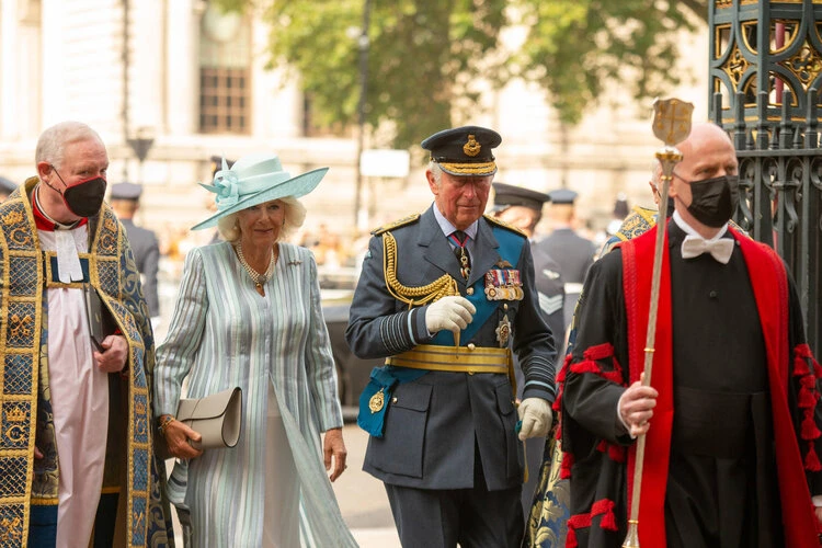 El Príncipe de Gales y la Duquesa de Cornualles asisten al servicio del 81º aniversario de la Batalla de Gran Bretaña