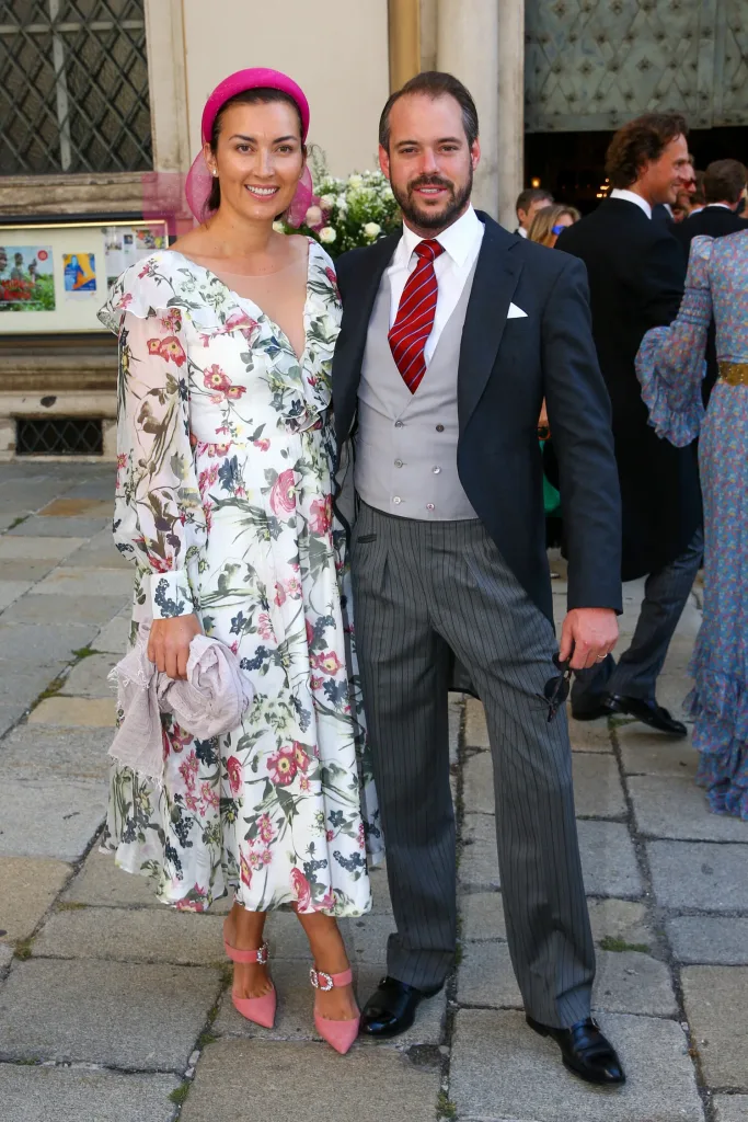El príncipe Félix y la princesa Claire de Luxemburgo asisten a la boda de la princesa María Anunciata de Lichtenstein y Emanuele Musini en la Schottenkirche el 4 de septiembre de 2021 en Viena, Austria.