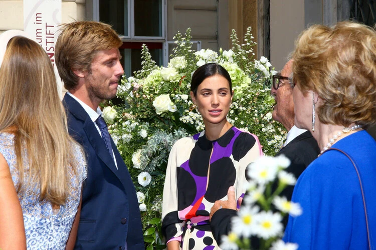 La princesa Ekaterina de Hannover y la princesa Alessandra de Hannover asisten a la boda de la princesa María Anunciata de Lichtenstein y Emanuele Musini en la Schottenkirche el 4 de septiembre de 2021 en Viena, Austria.