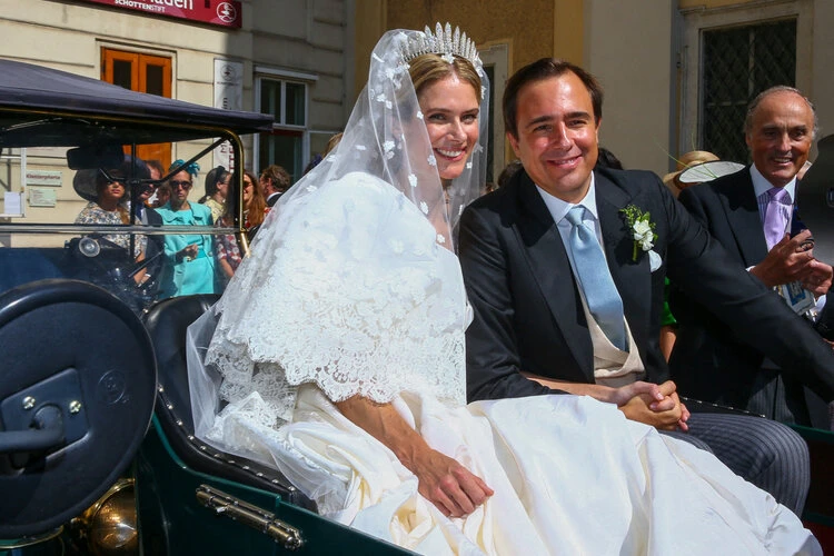 La princesa Maria Anunciata de Liechtenstein se casa con Emanuele Musini en la Schottenkirche el 4 de septiembre de 2021 en Viena Austria. 001 - La princesa María Anunciata se casa con Emanuele Musini