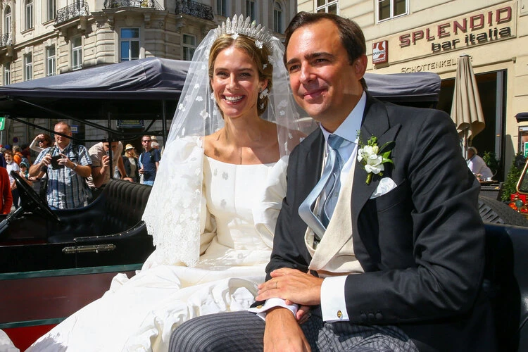 La princesa María Anunciata se casa con Emanuele Musini