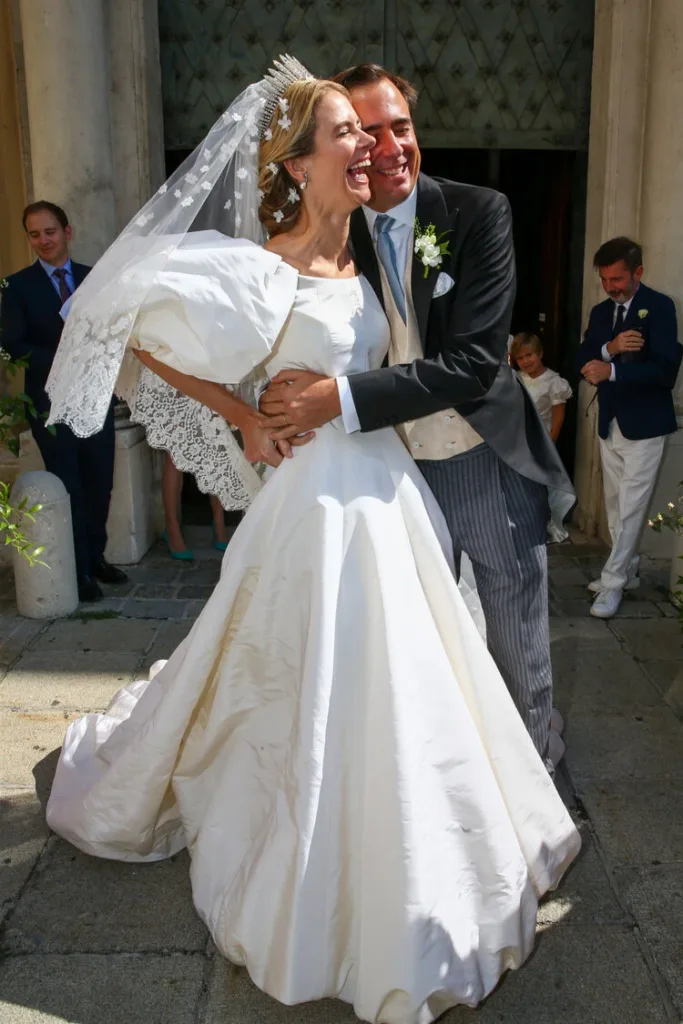 La princesa Maria Anunciata de Liechtenstein se casa con Emanuele Musini en la Schottenkirche el 4 de septiembre de 2021 en Viena Austria. 003 683x1024 - La princesa María Anunciata se casa con Emanuele Musini