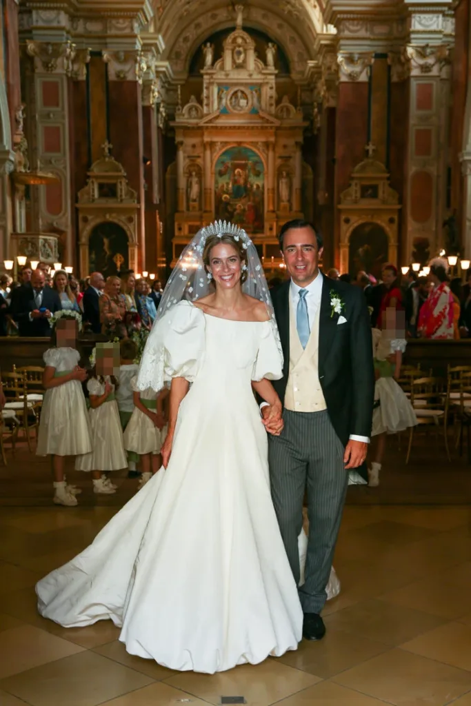 La princesa Maria Anunciata de Liechtenstein se casa con Emanuele Musini en la Schottenkirche el 4 de septiembre de 2021 en Viena Austria. 005 683x1024 - La princesa María Anunciata se casa con Emanuele Musini