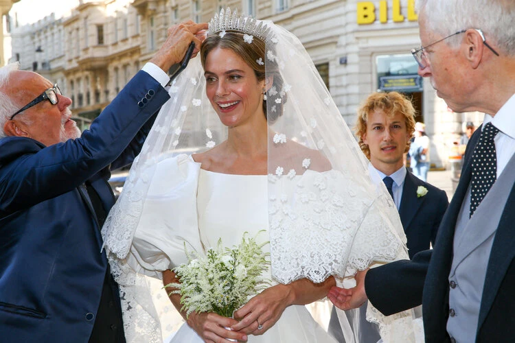 La princesa Maria Anunciata de Liechtenstein se casa con Emanuele Musini en la Schottenkirche el 4 de septiembre de 2021 en Viena Austria. 007 - La princesa María Anunciata se casa con Emanuele Musini