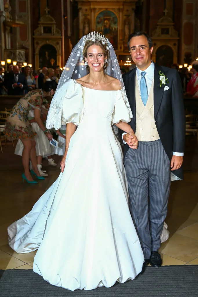 La princesa Maria Anunciata de Liechtenstein se casa con Emanuele Musini en la Schottenkirche el 4 de septiembre de 2021 en Viena Austria. 010 683x1024 - La princesa María Anunciata se casa con Emanuele Musini