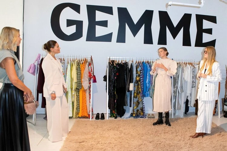 La princesa heredera Victoria de Suecia visita un centro de moda sostenible 007 - La princesa heredera Victoria de Suecia visita un centro de moda sostenible
