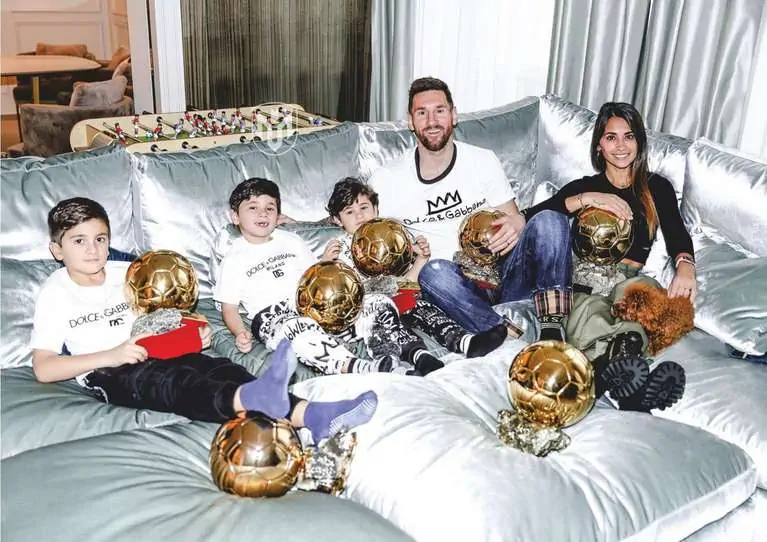 Messi: Un polémico balón de oro en familia