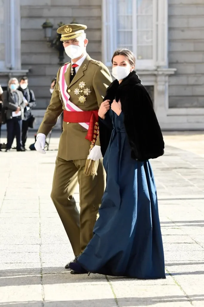 Los Reyes de Espana asisten al Desfile Militar de Ano Nuevo 2022 0009 683x1024 - Los Reyes de España asisten al Desfile Militar de Año Nuevo 2022