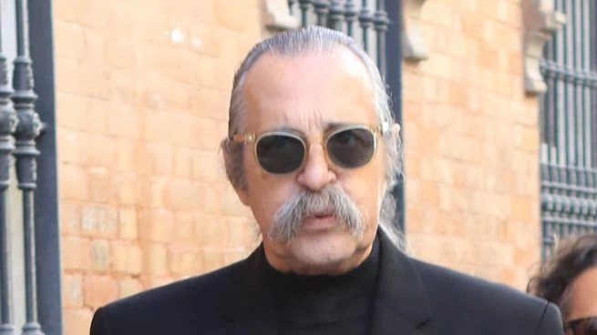 Pascual González con gafas de sol