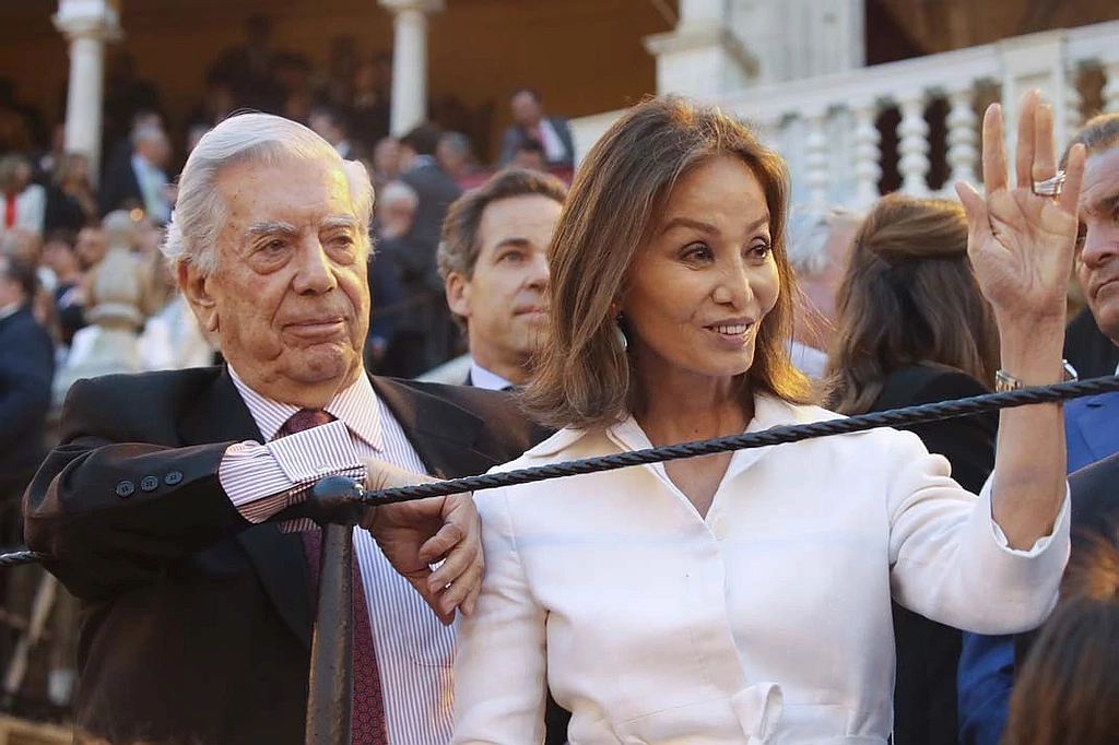 Isabel Preysler y Mario Vargas Llosa muy cómplices en los toros