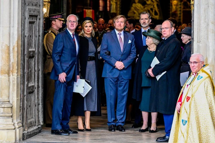 El Rey y la Reina de los Países Bajos asisten al Servicio Conmemorativo del Duque de EdimburgoEl rey Willem-Alexander, la reina Máxima y la princesa Beatriz de los Países Bajos asisten al servicio conmemorativo del duque de Edimburgo en la Abadía de Westminster el 29 de marzo de 2022 en Londres, Inglaterra.