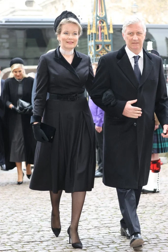 El rey Felipe y la reina Matilde de Bélgica asisten al servicio conmemorativo del duque de Edimburgo en la Abadía de Westminster el 29 de marzo de 2022 en Londres, Inglaterra.